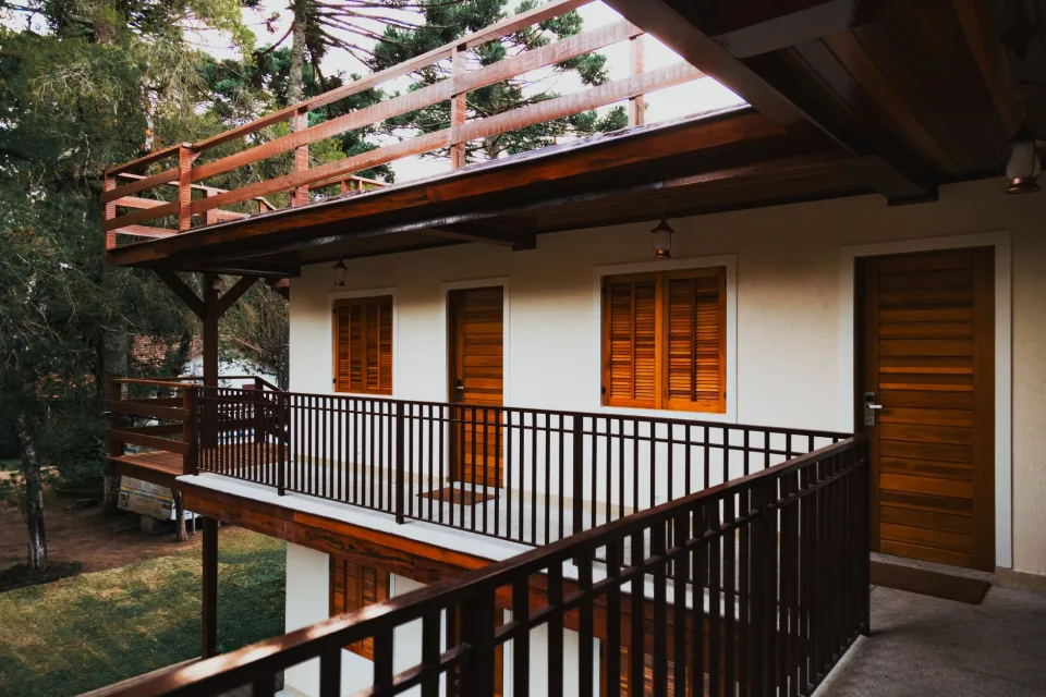 Sân thượng hoặc ban công